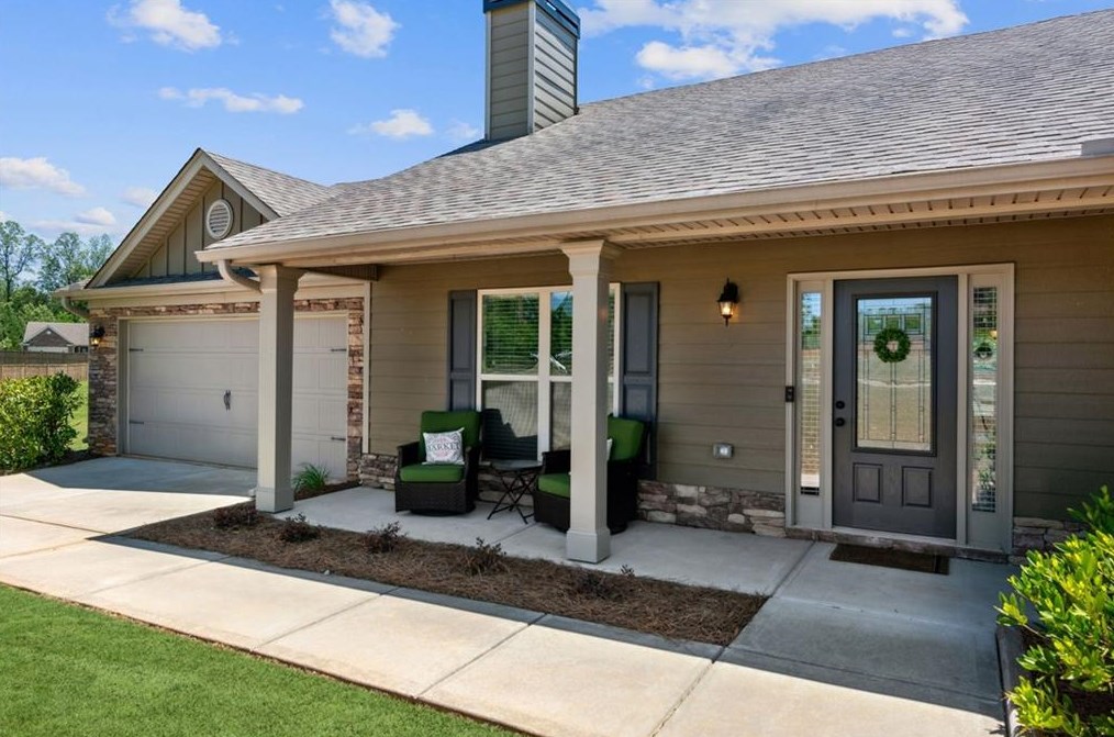 555 Cambridge Farms Dr, Hoschton GA  30548 exterior