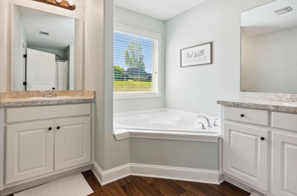 555 Cambridge Farms Dr, Hoschton GA  30548 exterior