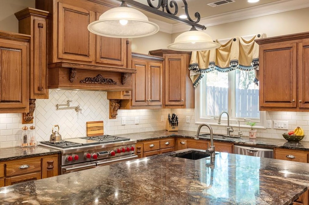 1696 Little Joe Ct, Decatur GA  30033-1519 exterior