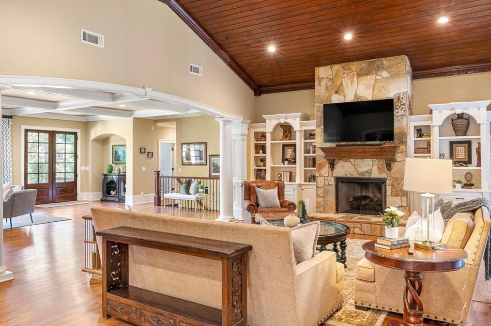 1696 Little Joe Ct, Decatur GA  30033-1519 exterior