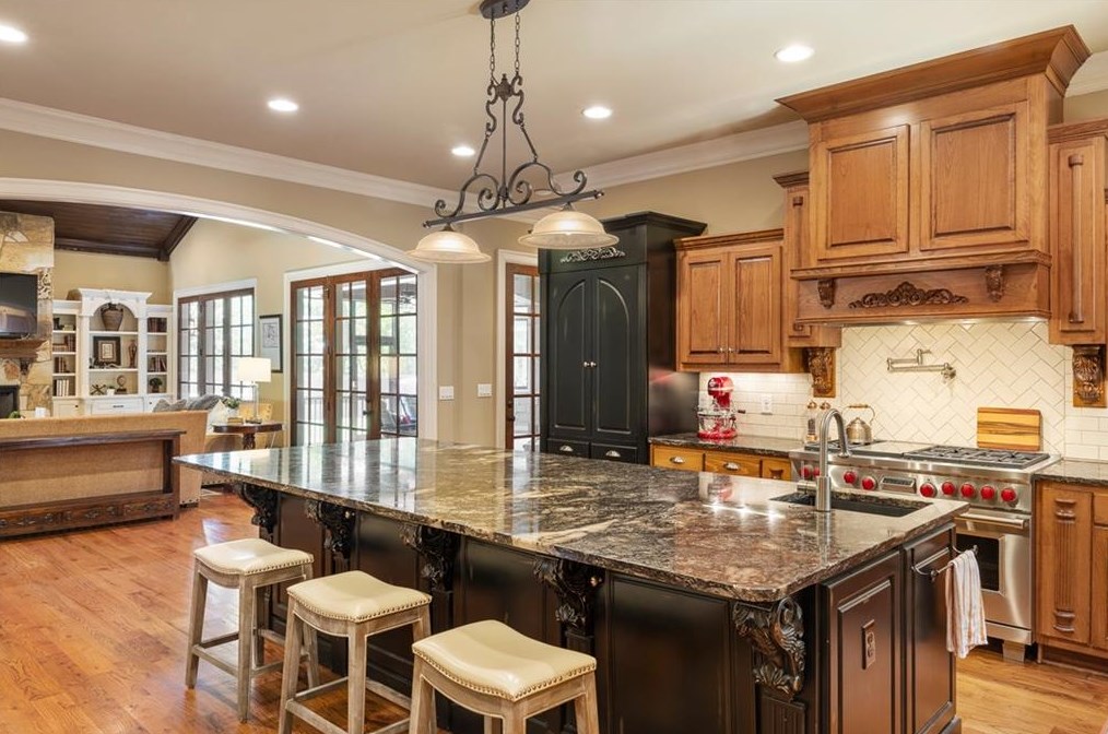 1696 Little Joe Ct, Decatur GA  30033-1519 exterior