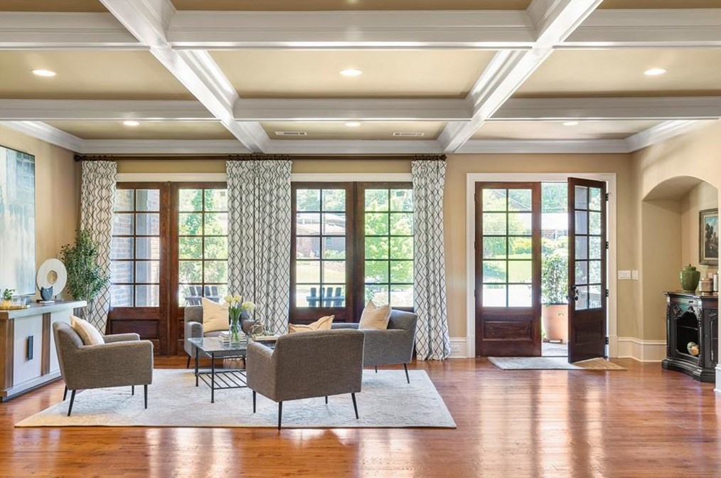 1696 Little Joe Ct, Decatur GA  30033-1519 exterior