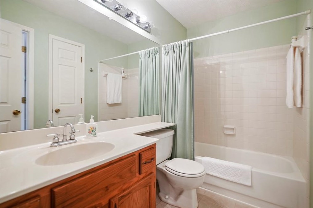 1346 Weatherstone Way, Atlanta GA  30324-4645 exterior