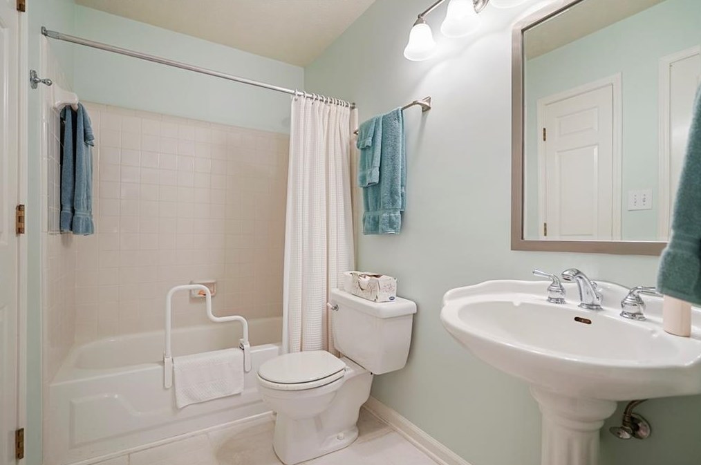 1346 Weatherstone Way, Atlanta GA  30324-4645 exterior