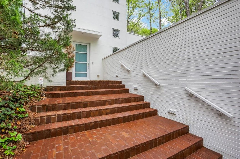 45 Tuxedo Ter, Atlanta GA  30342-4029 exterior