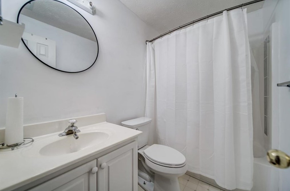 880 Cline Petty Way, Lawrenceville GA  30043-6719 exterior