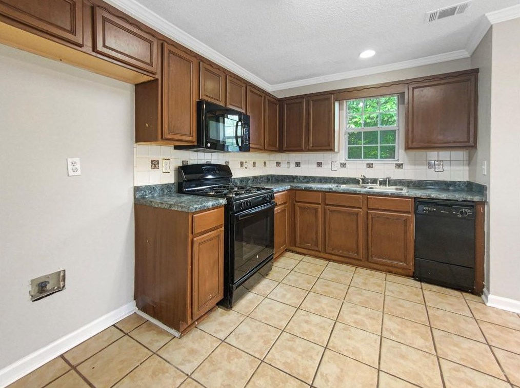 1783 Hawthorne Ave, Smyrna GA  30080-2335 exterior