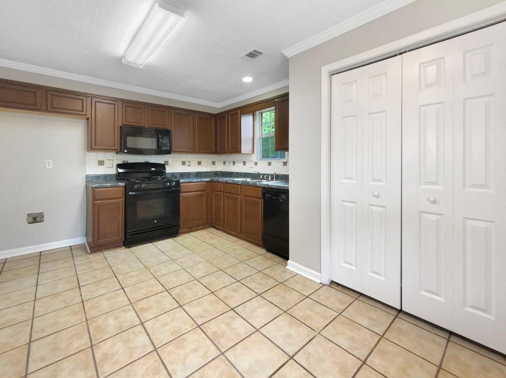 1783 Hawthorne Ave, Smyrna GA  30080-2335 exterior