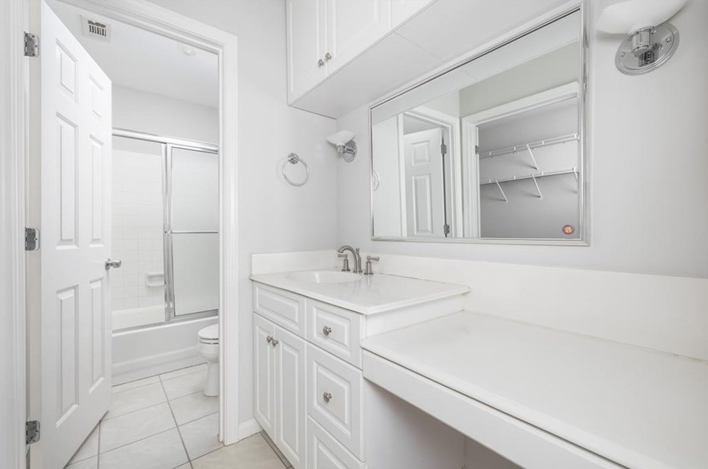 2 Old Decatur Cir, Decatur GA  30030-1653 exterior