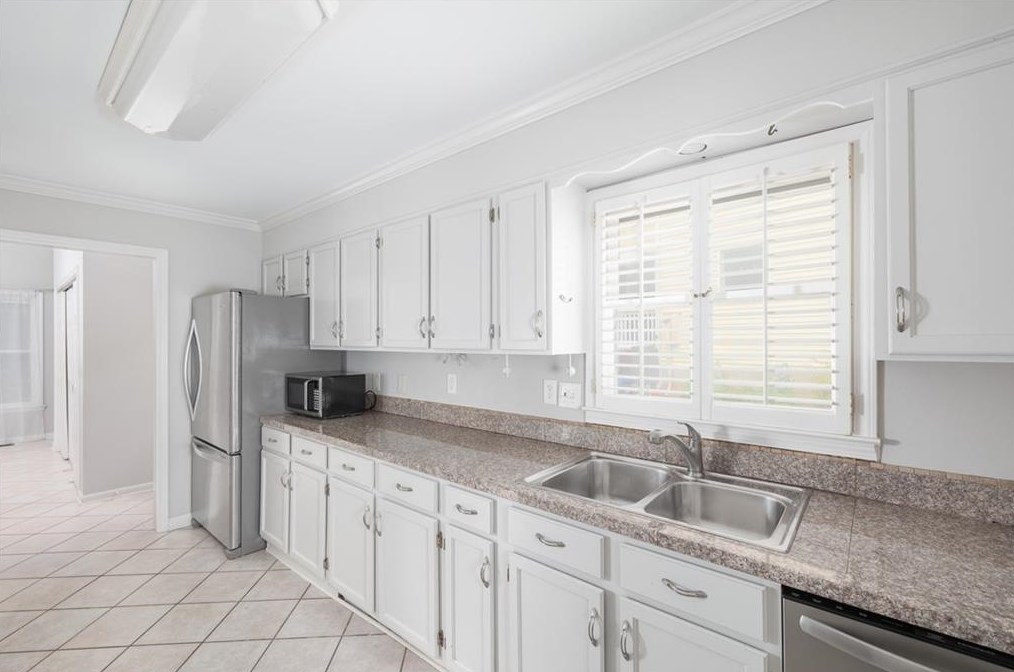 2 Old Decatur Cir, Decatur GA  30030-1653 exterior