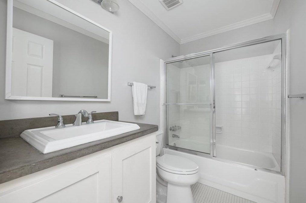 2 Old Decatur Cir, Decatur GA  30030-1653 exterior