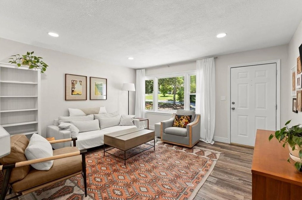 185 Pineland Dr, Smyrna GA  30082-2734 exterior