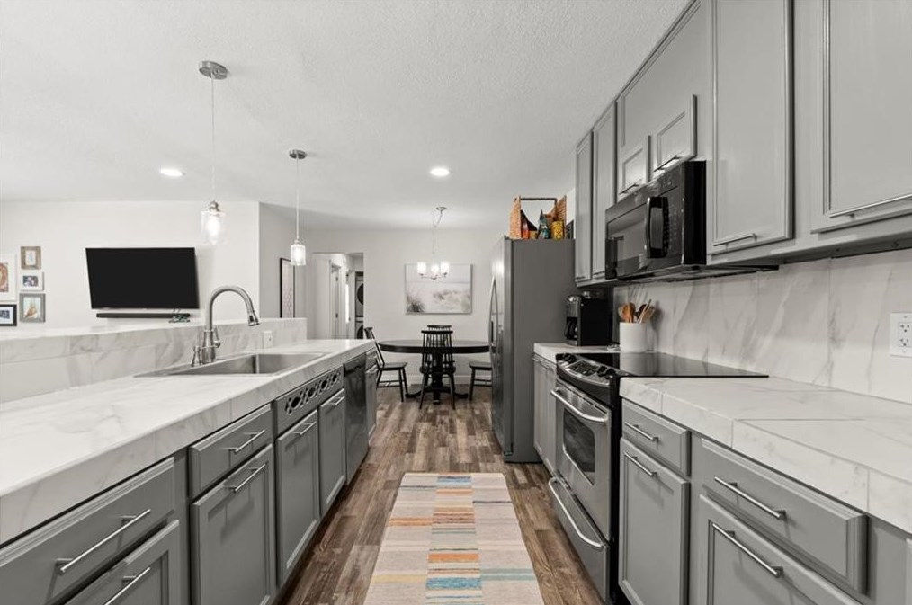 185 Pineland Dr, Smyrna GA  30082-2734 exterior