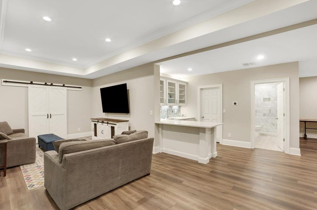 2451 Medlock Cmns, Decatur GA  30030-1599 exterior