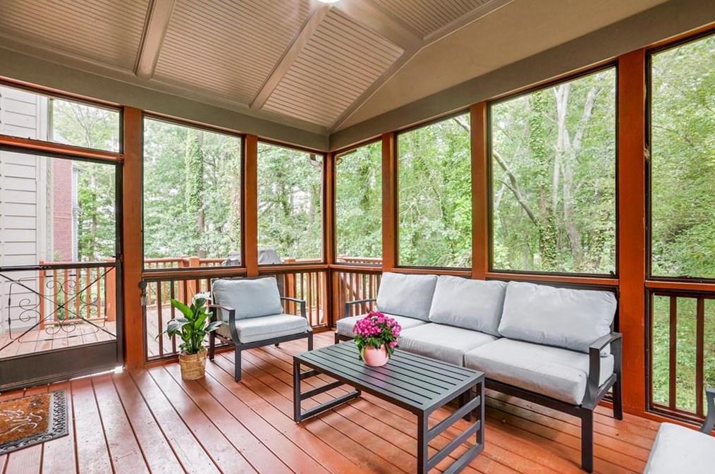 2451 Medlock Cmns, Decatur GA  30030-1599 exterior