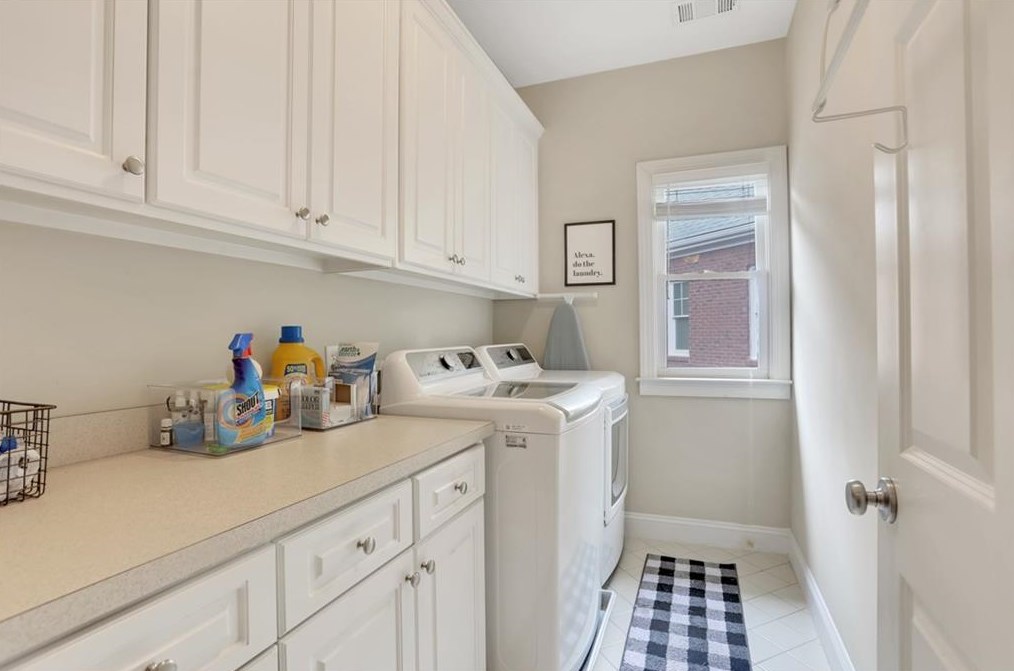 2451 Medlock Cmns, Decatur GA  30030-1599 exterior