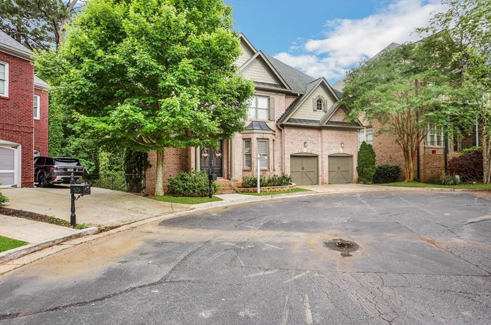 2451 Medlock Cmns, Decatur GA  30030-1599 exterior