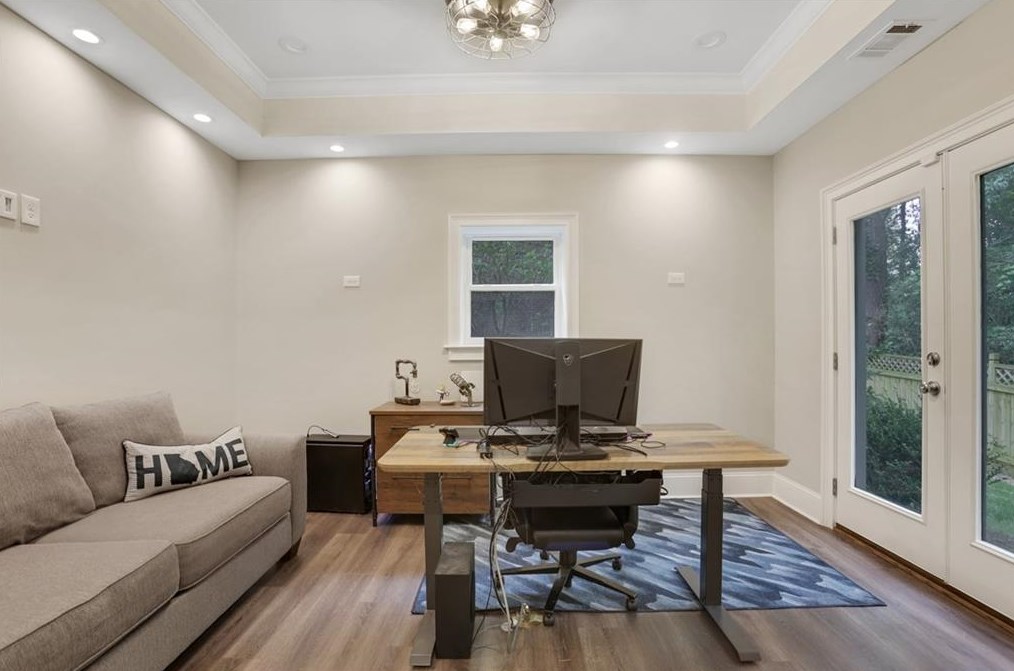 2451 Medlock Cmns, Decatur GA  30030-1599 exterior