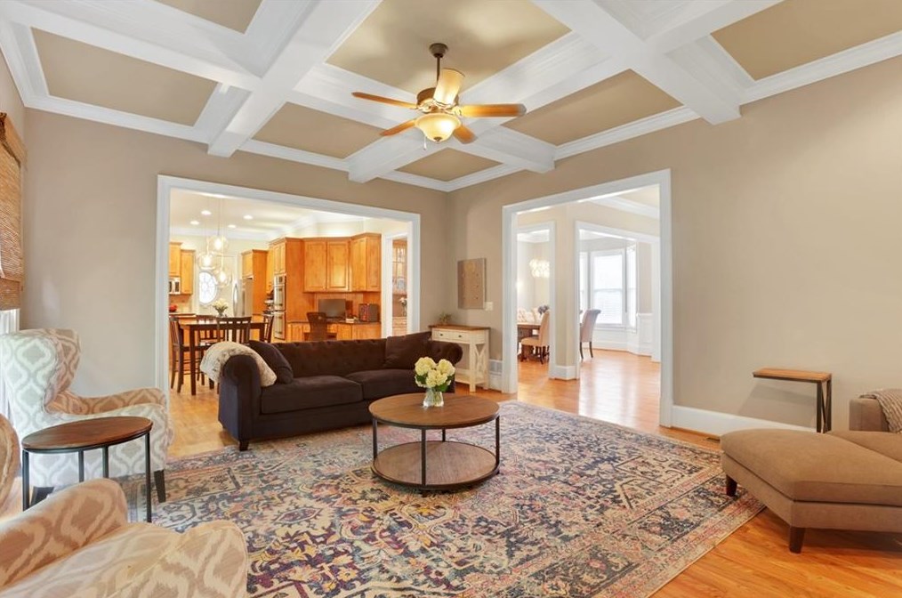 2451 Medlock Cmns, Decatur GA  30030-1599 exterior