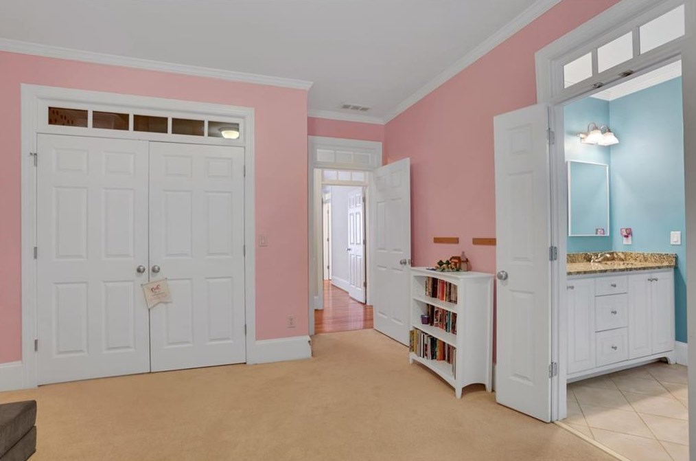 2451 Medlock Cmns, Decatur GA  30030-1599 exterior