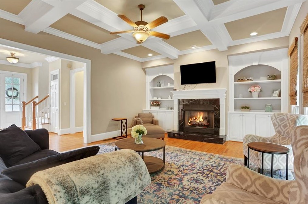 2451 Medlock Cmns, Decatur GA  30030-1599 exterior