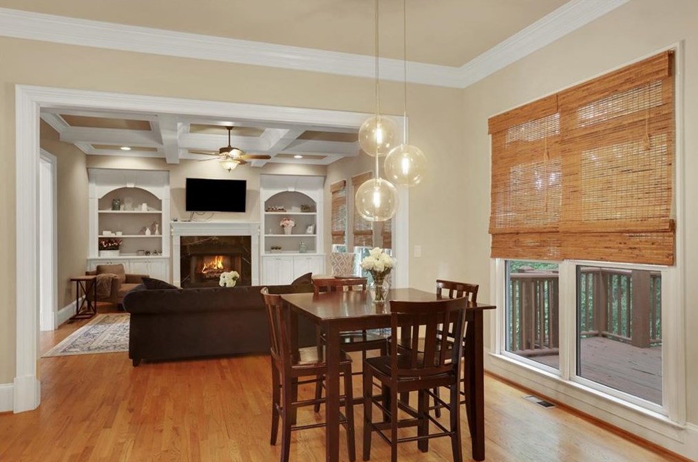 2451 Medlock Cmns, Decatur GA  30030-1599 exterior