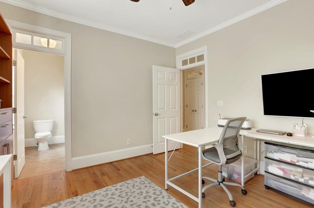 2451 Medlock Cmns, Decatur GA  30030-1599 exterior