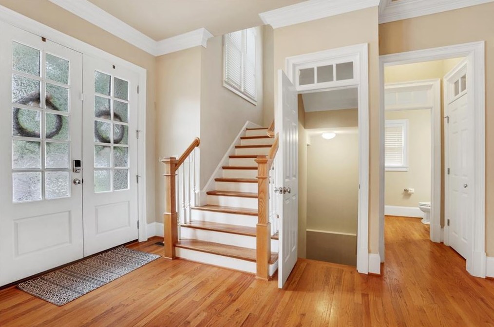 2451 Medlock Cmns, Decatur GA  30030-1599 exterior