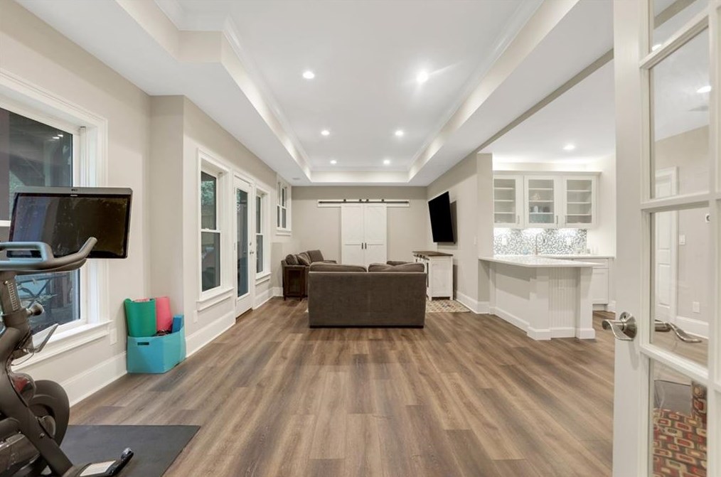 2451 Medlock Cmns, Decatur GA  30030-1599 exterior