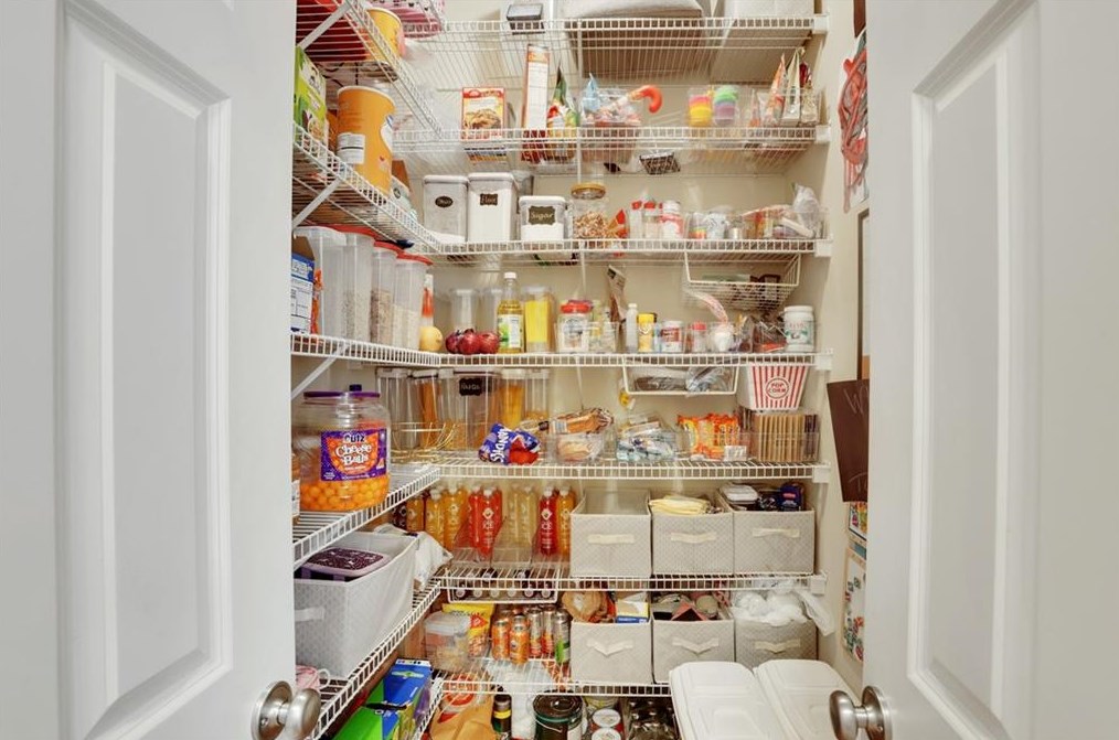 2451 Medlock Cmns, Decatur GA  30030-1599 exterior