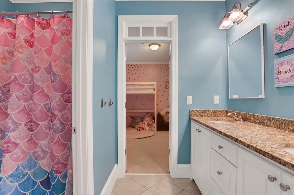 2451 Medlock Cmns, Decatur GA  30030-1599 exterior