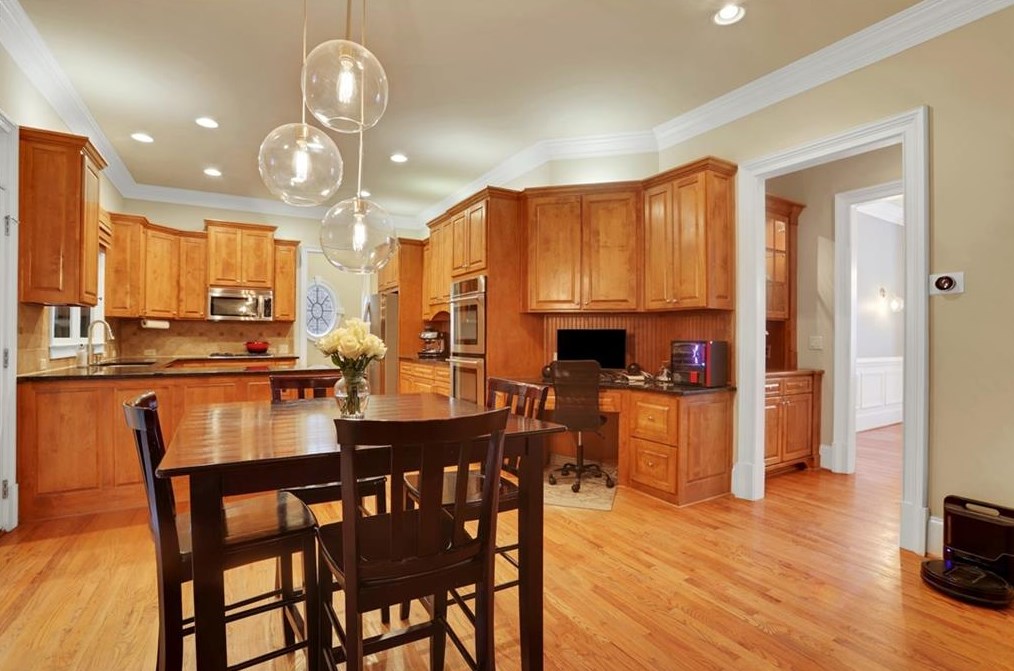 2451 Medlock Cmns, Decatur GA  30030-1599 exterior