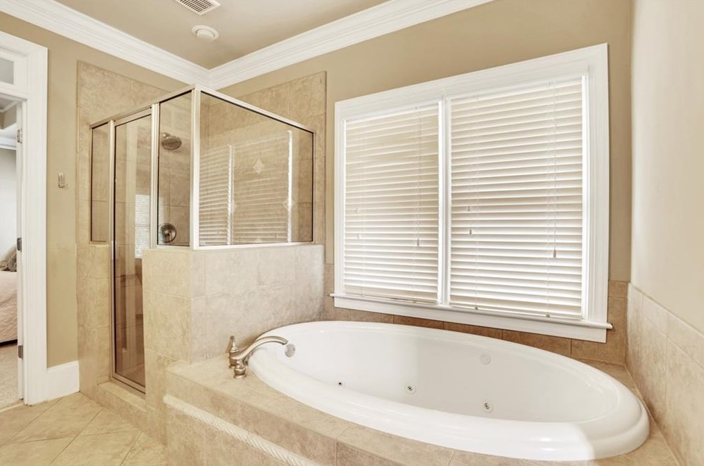 2451 Medlock Cmns, Decatur GA  30030-1599 exterior