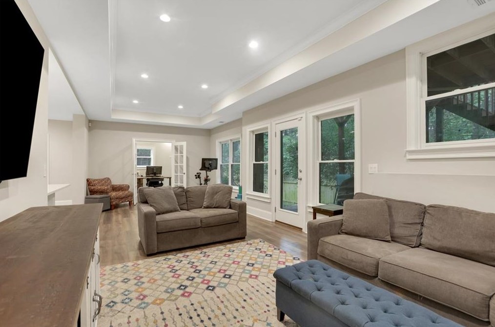 2451 Medlock Cmns, Decatur GA  30030-1599 exterior