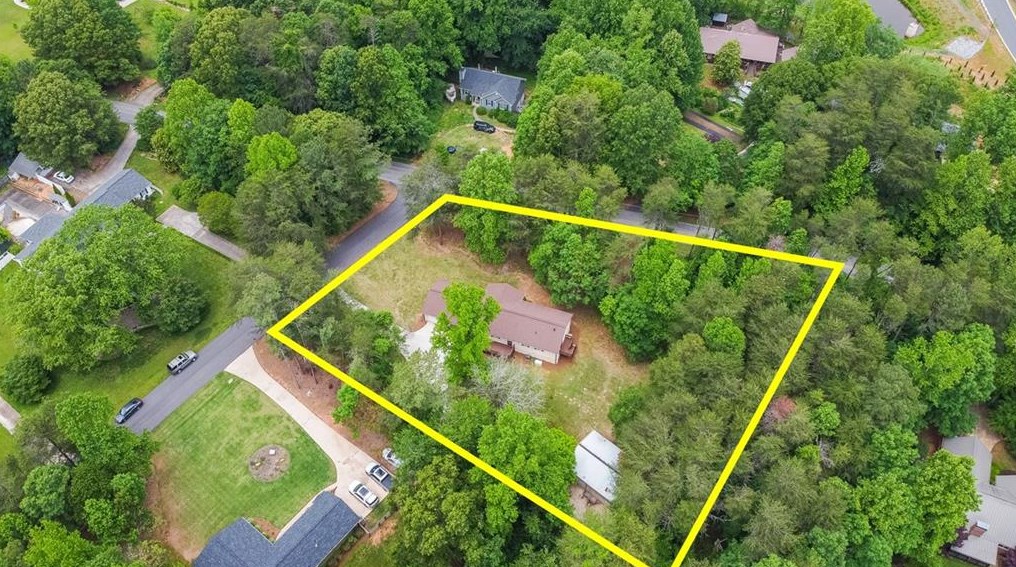 1675 Whispering Cir, Cumming GA  30040-4598 exterior