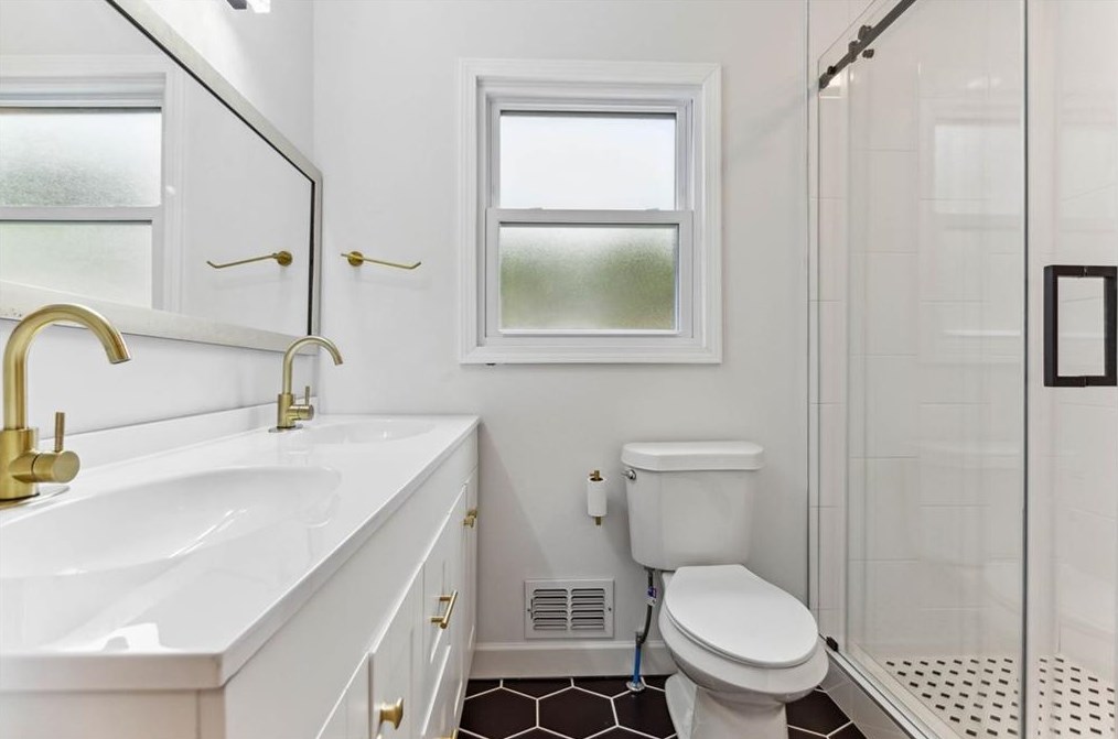 4083 Glade Ct, Decatur GA  30035-1905 exterior