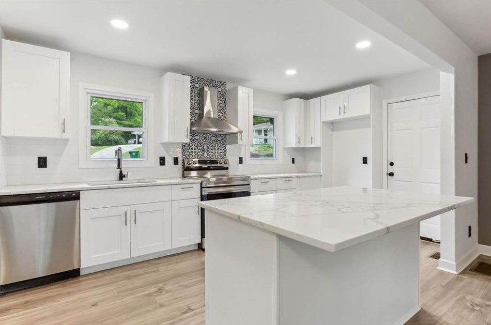 4083 Glade Ct, Decatur GA  30035-1905 exterior