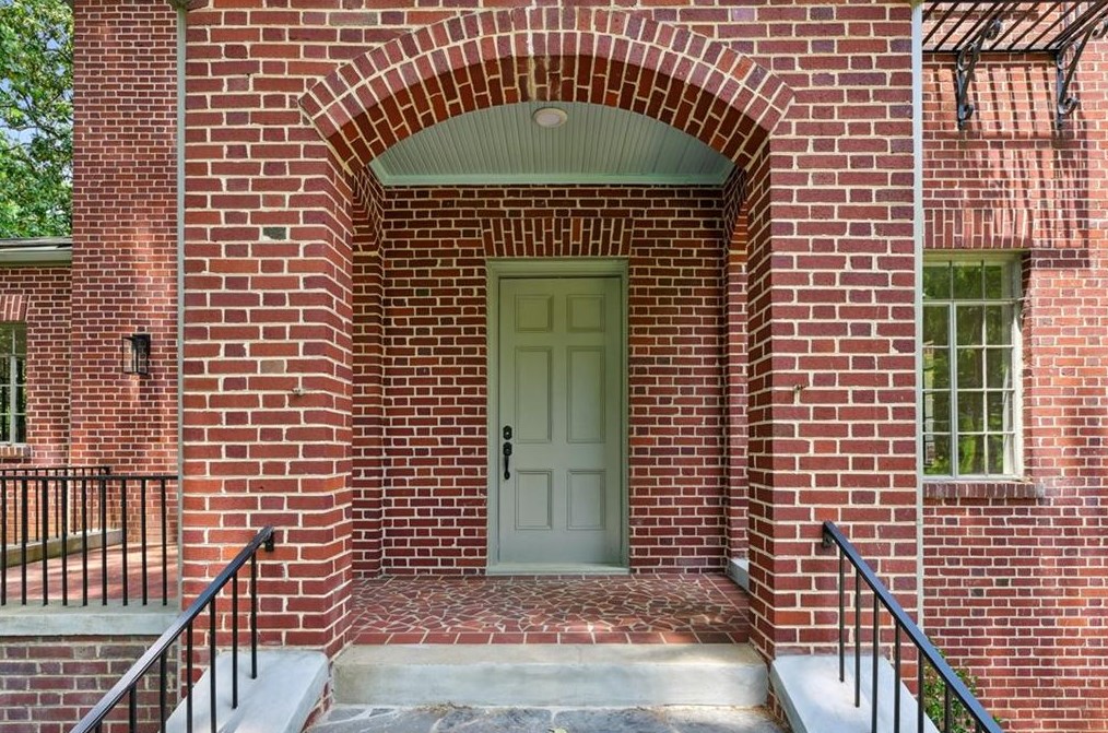 1698 Noble Dr, Atlanta GA  30306-3140 exterior