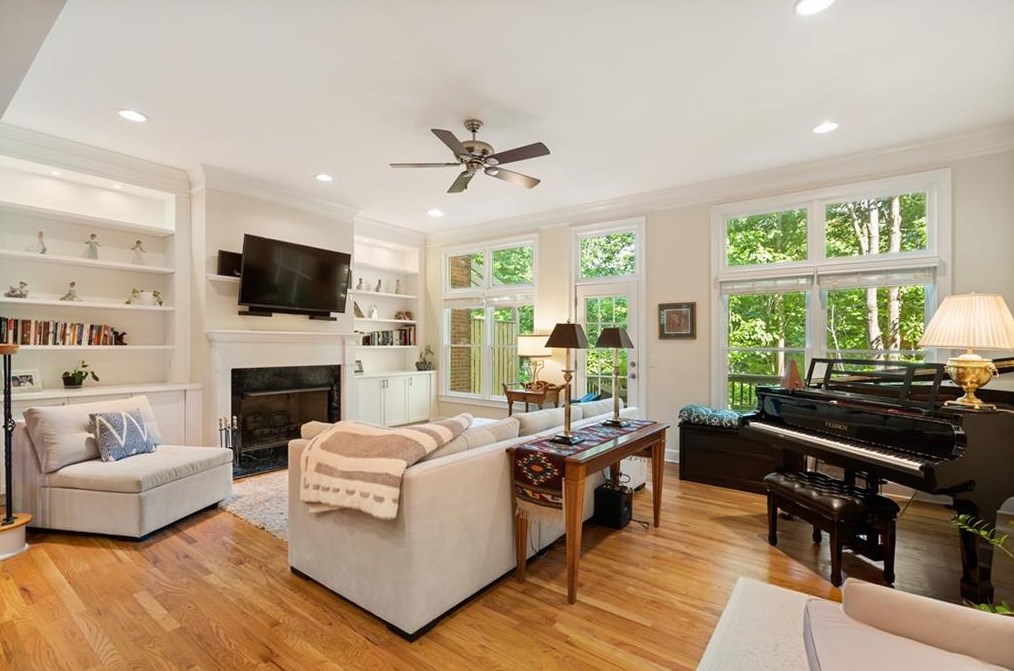 1464 Wembley Ct, Atlanta GA  30329-3968 exterior