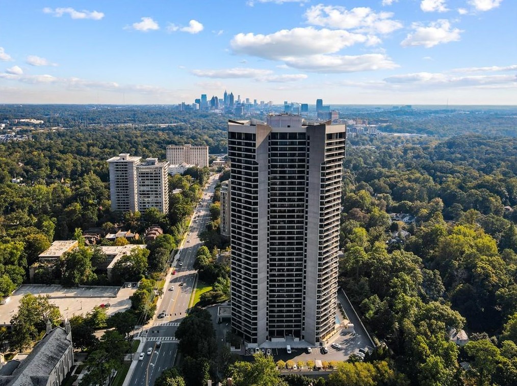 2660 Peachtree Rd, Atlanta GA  30305-3605 exterior