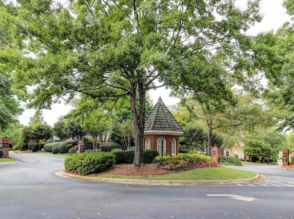 5429 Trentham Dr, Atlanta GA  30338-3052 exterior