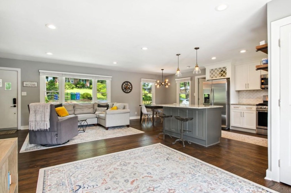 899 Willivee Dr, Decatur GA  30033-4751 exterior