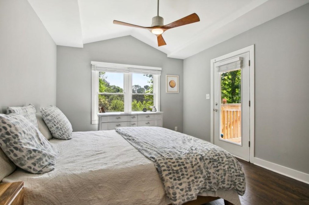 899 Willivee Dr, Decatur GA  30033-4751 exterior