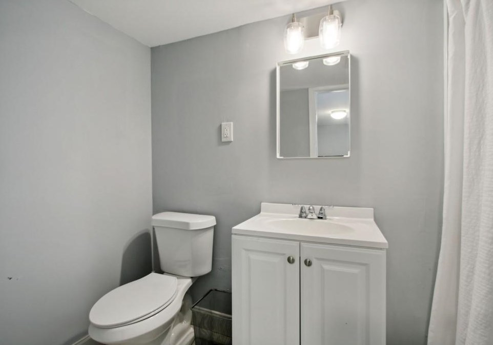 899 Willivee Dr, Decatur GA  30033-4751 exterior