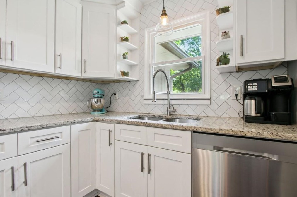 899 Willivee Dr, Decatur GA  30033-4751 exterior