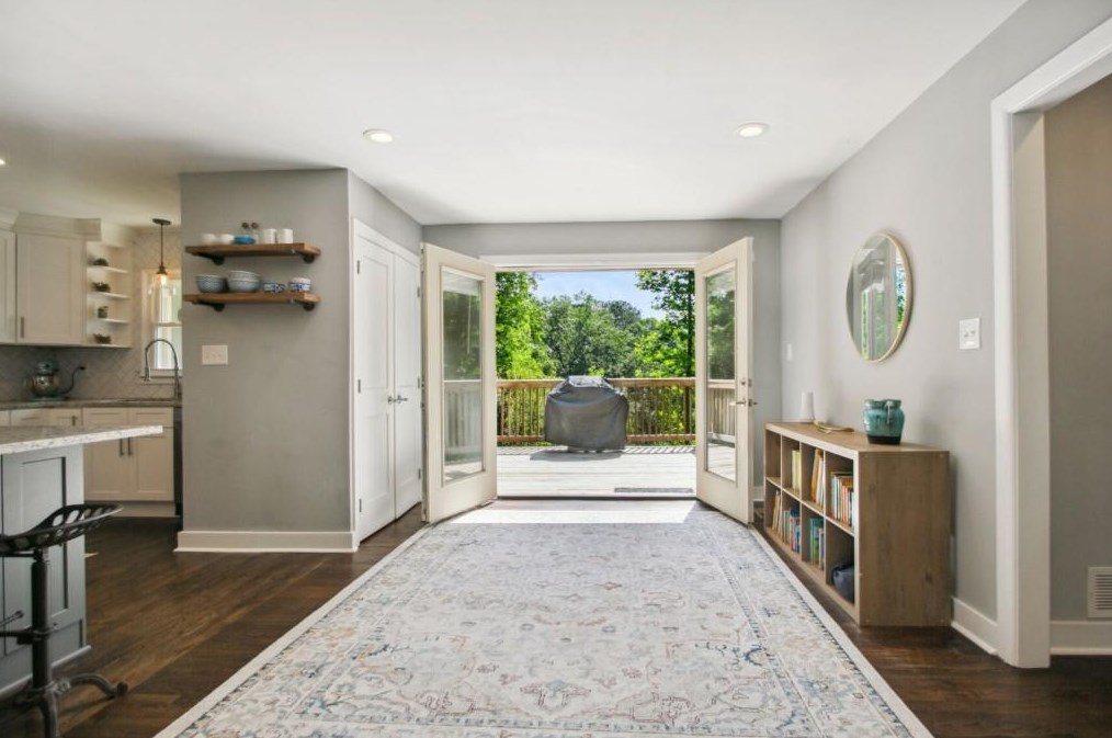 899 Willivee Dr, Decatur GA  30033-4751 exterior