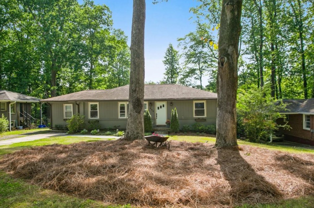 899 Willivee Dr, Decatur GA  30033-4751 exterior