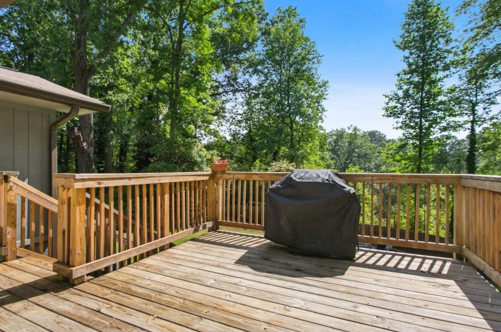 899 Willivee Dr, Decatur GA  30033-4751 exterior