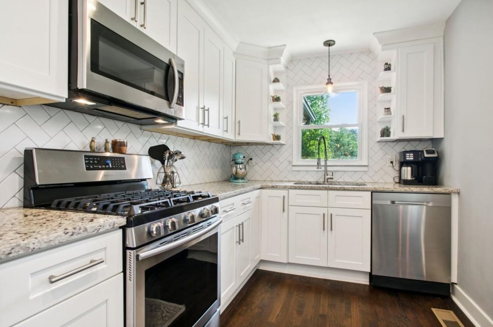 899 Willivee Dr, Decatur GA  30033-4751 exterior