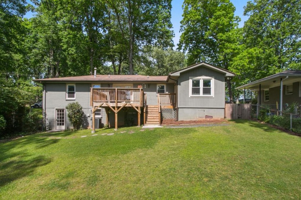 899 Willivee Dr, Decatur GA  30033-4751 exterior